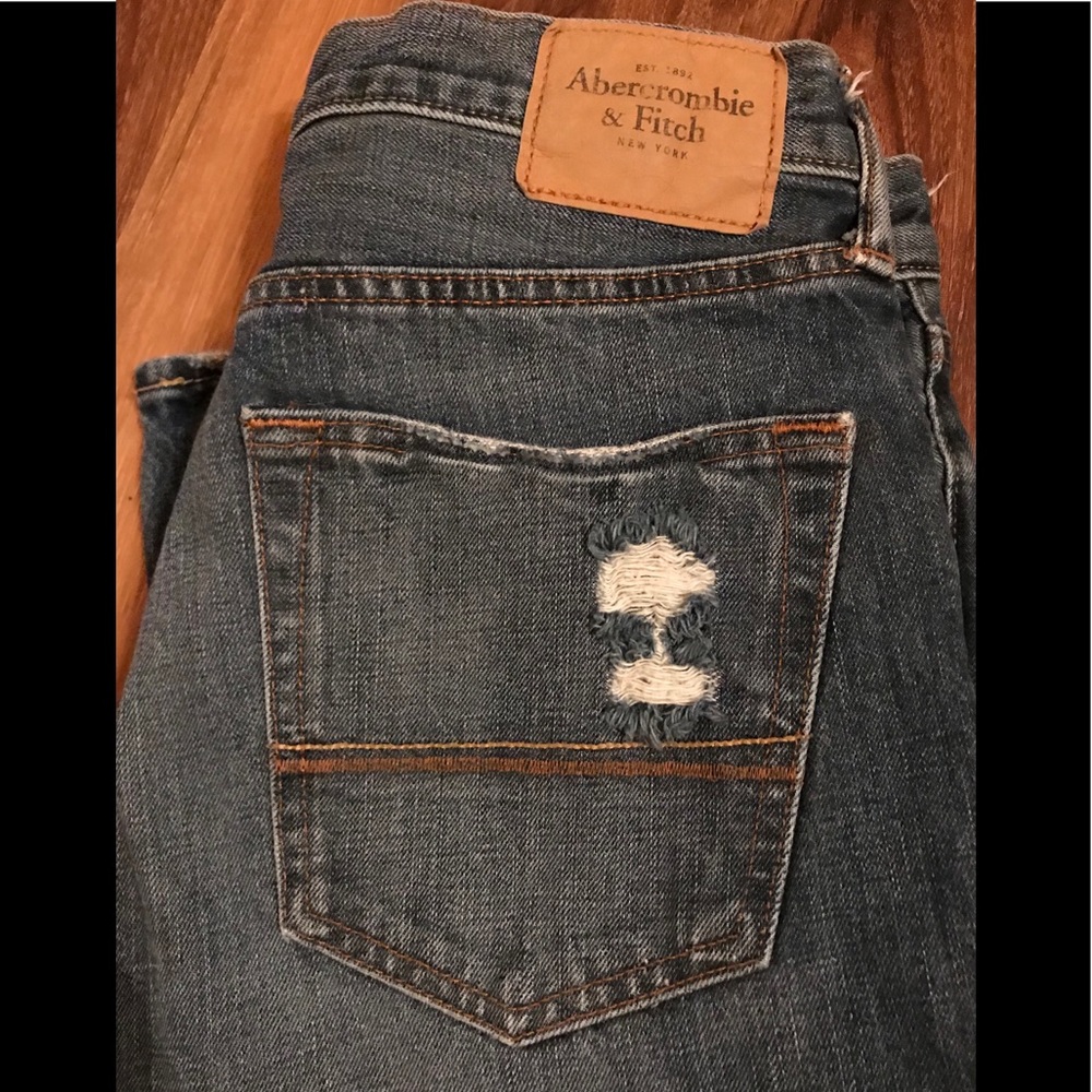 Men’s Abercrombie & Fitch distressed jeans